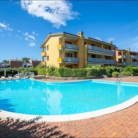 Garden Residence Appartamento Con Terrazzo E Piscina Desenzano del Garda Exteriör bild