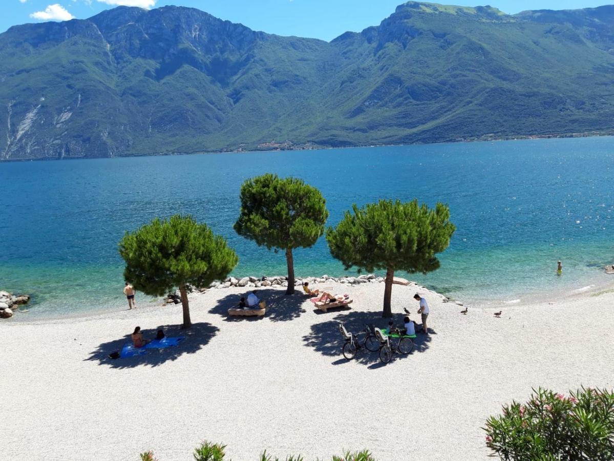 Garden Residence Appartamento Con Terrazzo E Piscina Desenzano del Garda Exteriör bild