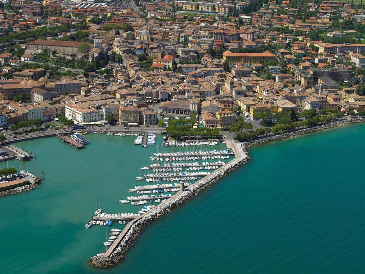 Garden Residence Appartamento Con Terrazzo E Piscina Desenzano del Garda Exteriör bild