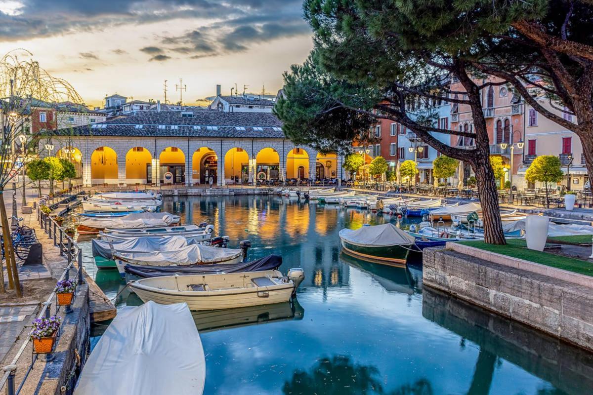 Garden Residence Appartamento Con Terrazzo E Piscina Desenzano del Garda Exteriör bild