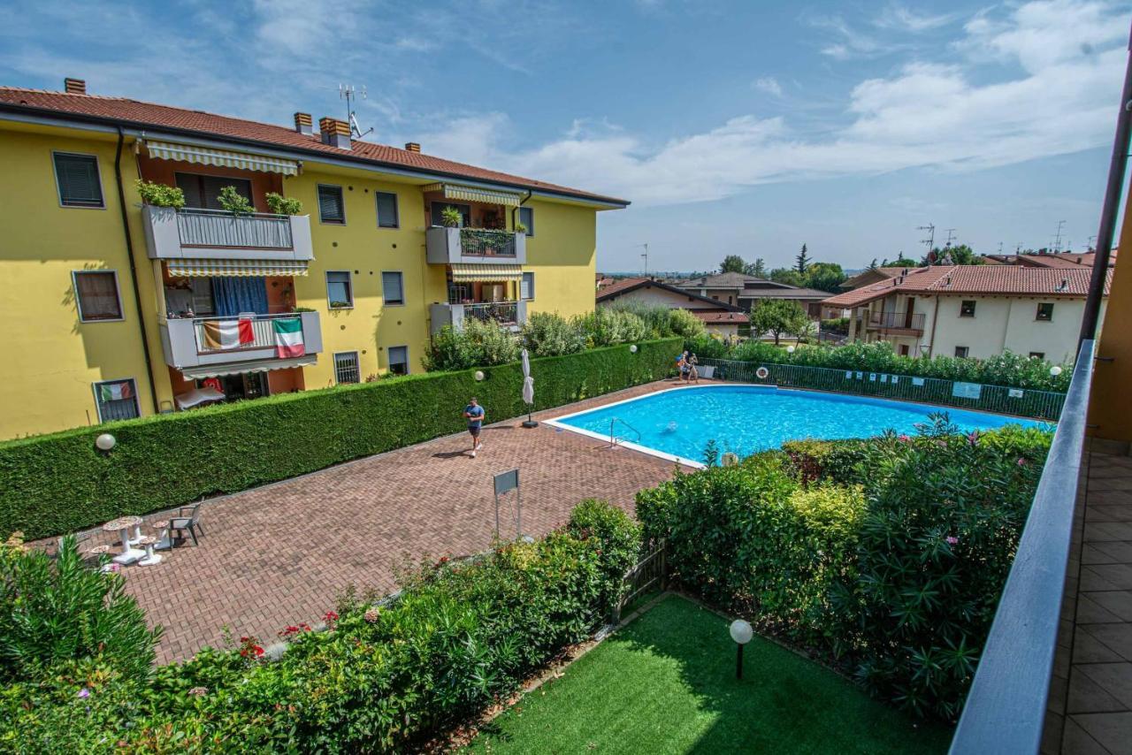Garden Residence Appartamento Con Terrazzo E Piscina Desenzano del Garda Exteriör bild