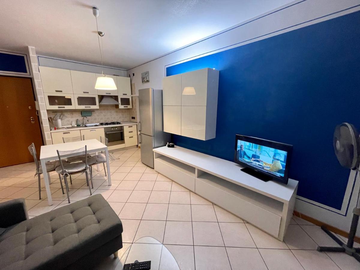 Garden Residence Appartamento Con Terrazzo E Piscina Desenzano del Garda Exteriör bild