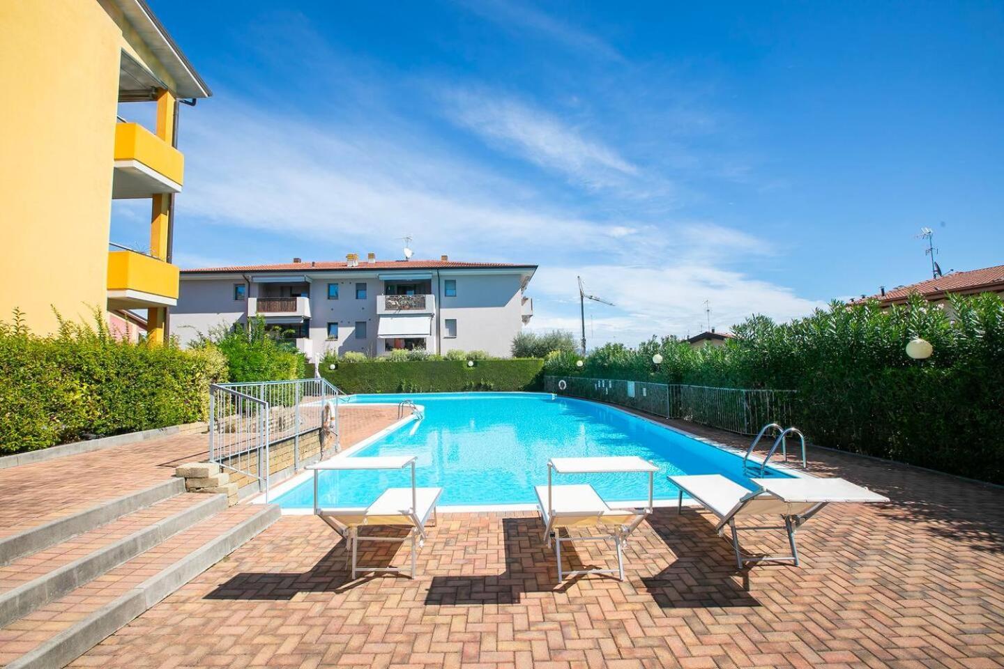 Garden Residence Appartamento Con Terrazzo E Piscina Desenzano del Garda Exteriör bild
